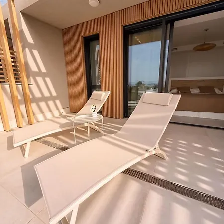 New Modern, Between Golf &