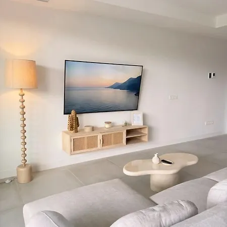 New Modern, Between Golf &